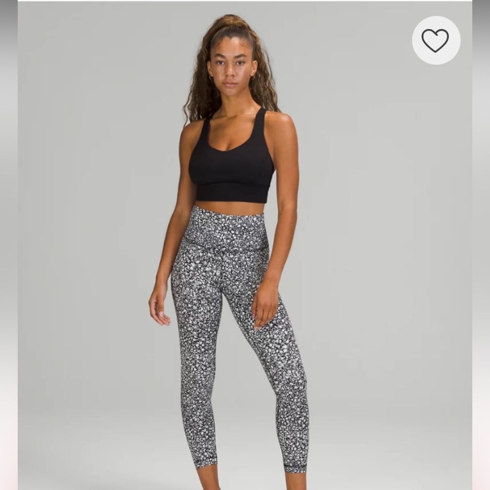 lululemon Align™ High-Rise Pant 25"
DESIGNED FOR YOGA size 6